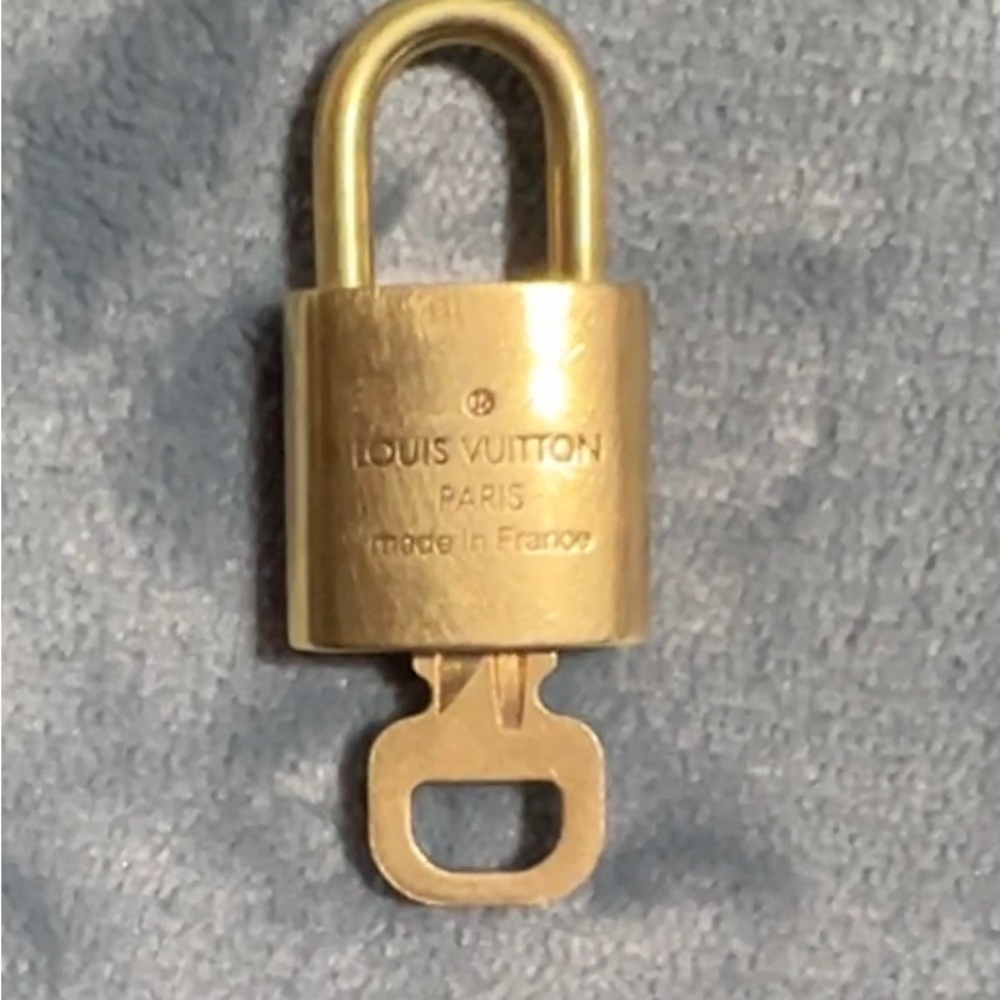 LV Lock&Key - Picture 5 of 5